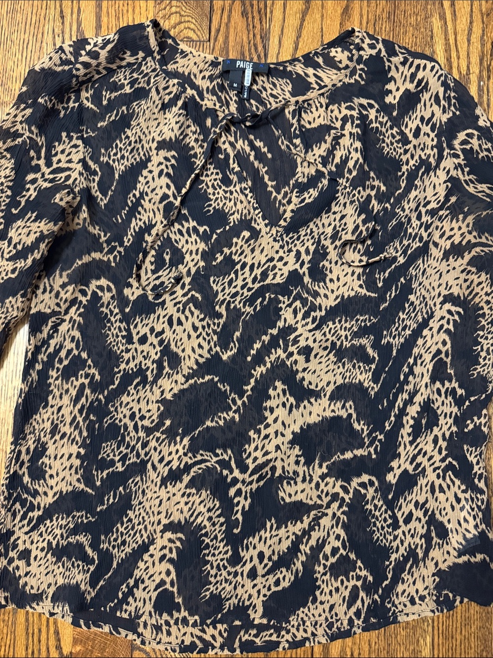 PAIGE 100% Silk Animal Print Blouse Medium Black Tan Tie Neck Ruffle Cuffs - Picture 4 of 8